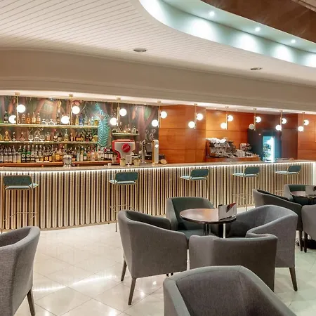 Rh Victoria & 4 Sup 4* ベニドルム