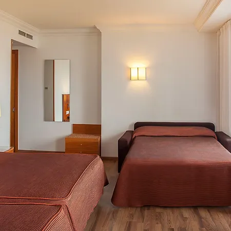 Rh Victoria & 4 Sup 4*