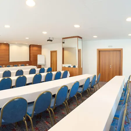 Rh Victoria & 4 Sup 4*